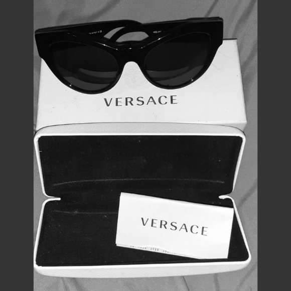 Versace (cateyes) - Picture 1 of 4